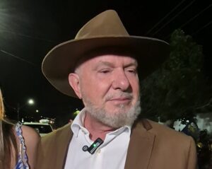 Carlesse lança pré-candidatura ao Senado em Gurupi, reforça aliança com Laurez Moreira e diz: “Minhas certidões estão positivas”