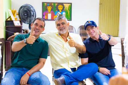 Caravana liderada por Vicentinho Júnior, Amélio Cayres e Alexandre Guimarães percorre 13 municípios do meio norte tocantinense
