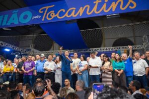 Ao lado de Wanderlei e multidão, Gaguim lança pré-candidatura ao Senado em Araguaína em evento de Dorinha