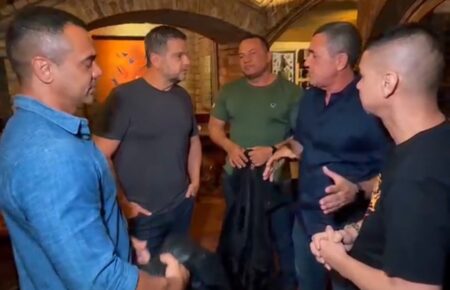 Antes de gravar o Papo de Elite, Coronel Barbosa reúne heróis da Operação Canguçu e se encontra com Rodrigo Pimentel no Rio de Janeiro