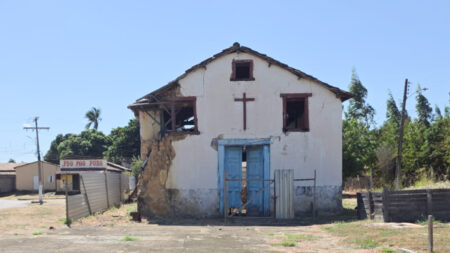 MPTO recomenda medidas emergenciais para evitar colapso de igreja do século XVIII em Chapada da Natividade