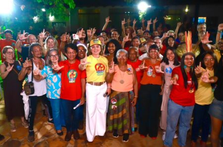Kátia Abreu reúne artistas em Palmas e destaca investimentos federais na cultura