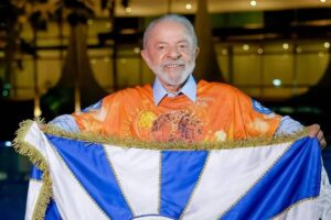 Novo pede ao TSE inelegibilidade de Lula por desfile de escola de samba