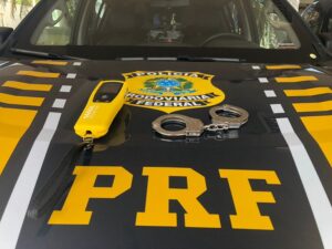 Após beber em feijoada, motorista se irrita com bloqueio na BR-153 e acaba preso por embriaguez em Cariri