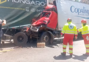 No Sul do Tocantins, acidente entre caminhões deixa um morto e dois feridos na BR-153