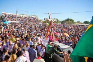 Candidatos intensificam presença na Romaria do Bonfim para atrair eleitorado religioso no Tocantins