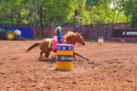 Três Tambores e vaquejada acontecem agora e movimentam o Parque de Exposições durante todo o sábado