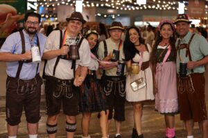 Gurupienses marcam presença na 41ª Oktoberfest de Blumenau